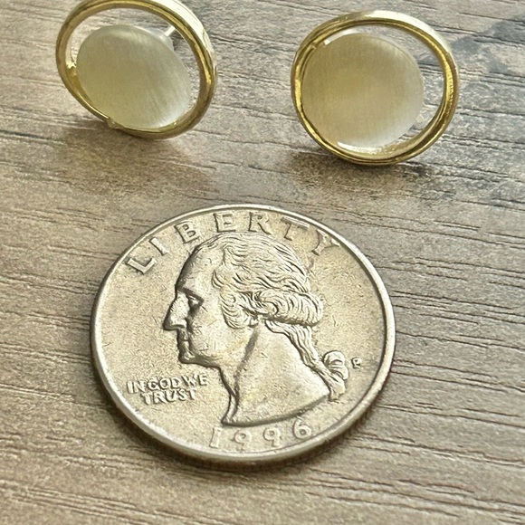Modernist Gold-Tone Circle Stud Earrings Minimalist Open Hoop Catseye Design - Picture 5 of 5